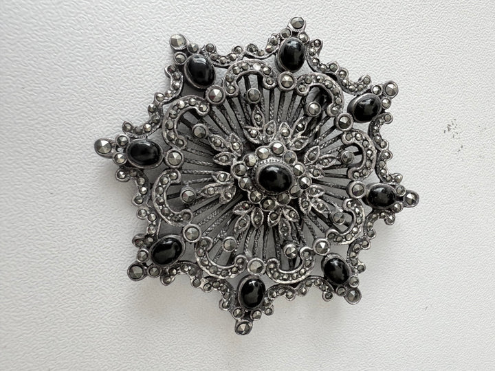 Vintage Rhinestone in Silver Brooch