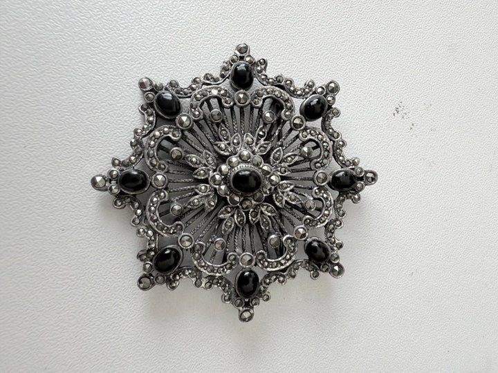 Vintage Rhinestone in Silver Brooch