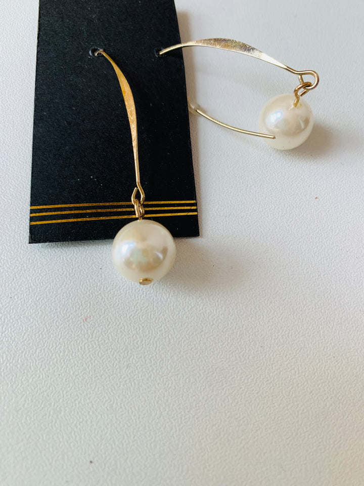 Faux Pearl Dropped Pierced Earrings