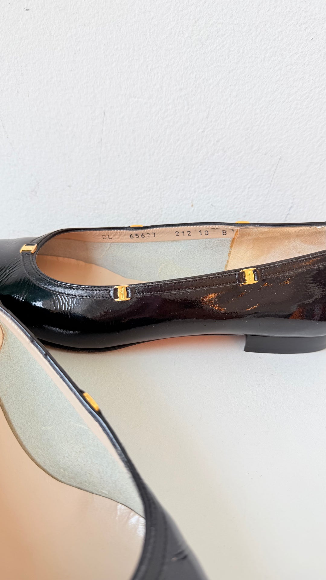 Salvatore Ferragamo Boutique Black Patent Leather Gold Detailed Ballet Flats Size 10 Women’s