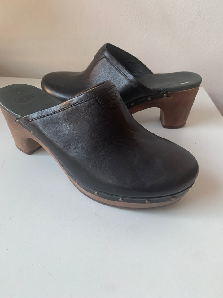 UGG Abbie 1951 Platform Studded Leather Clogs in Black Size 7