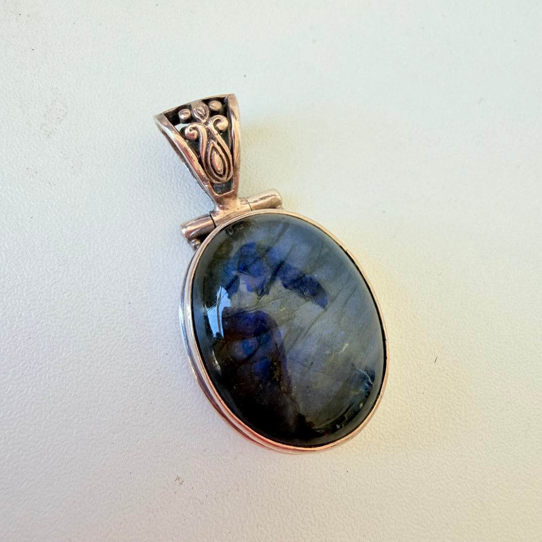 Sterling Silver Handcrafted Oval Laborite Pendent
