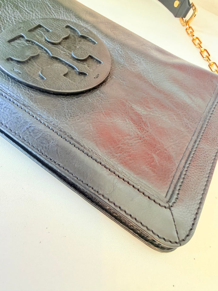 Tory Burch Bombe Reva Clutch Hanbag In Black Textured Leather