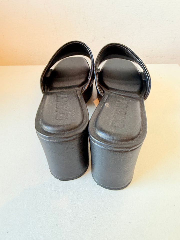 DKNY Desirae Platform Sandal In Black Leather Size 8.5