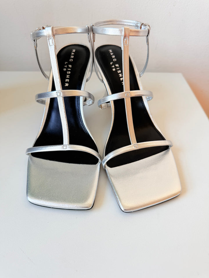 Marc Fisher Dennie Strappy Leather Dress Sandal In Metallic Silver Size 10 NIB