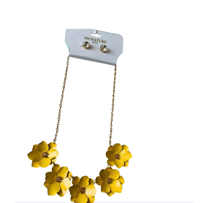 Signature NYC Necklace & Pierced Earring Set NWT in Yellow