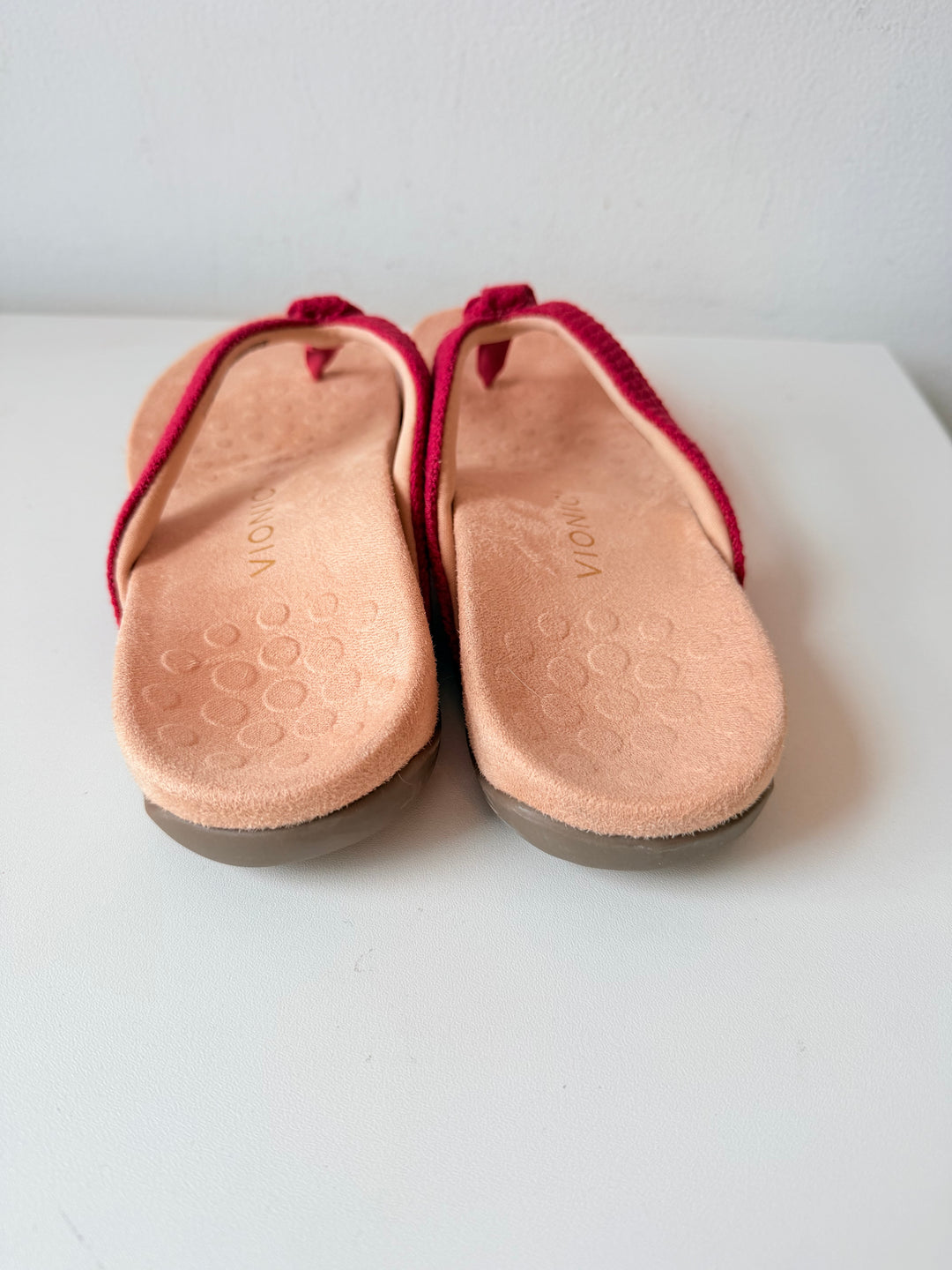 Vionic Mattie Thong Sandal In Red Size 8