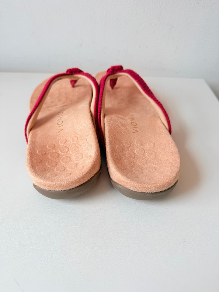 Vionic Mattie Thong Sandal In Red Size 8