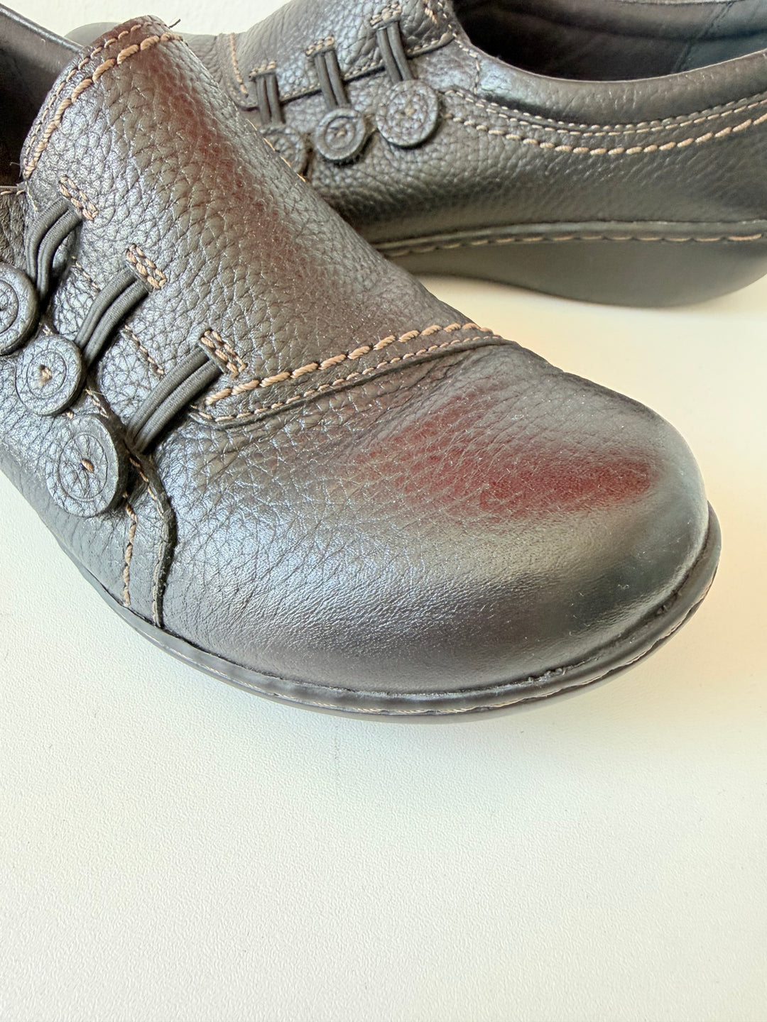 Clark’s Ashland Effie Slip On Black Leather Pebble Grain Flats Size 8