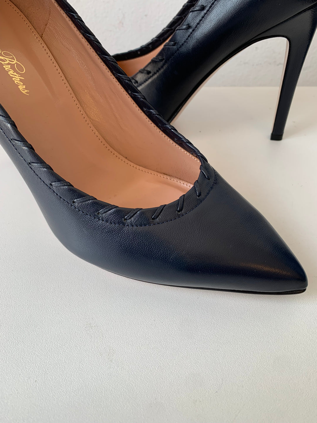 Brookes Brothers Deep Navy Blue Leather Whipstitch Pointed Toe Pumps Size 9 New