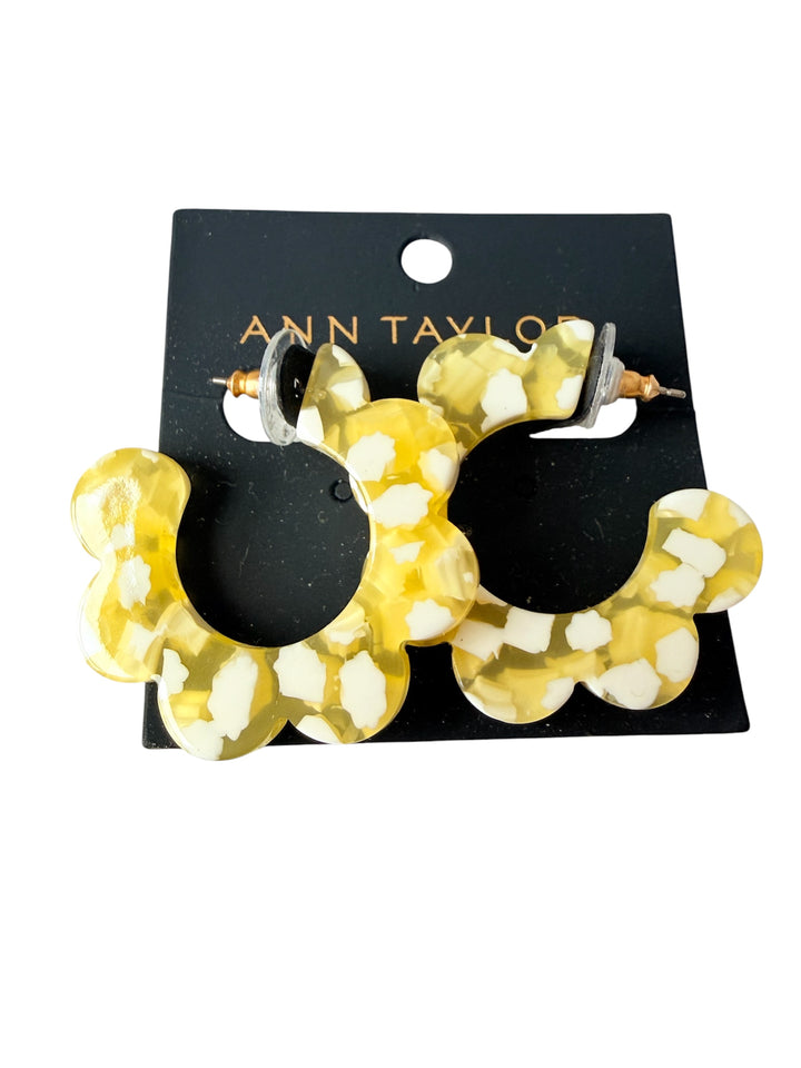 Ann Taylor Yellow & White Resin Scalloped Pierced Hoop Earrings