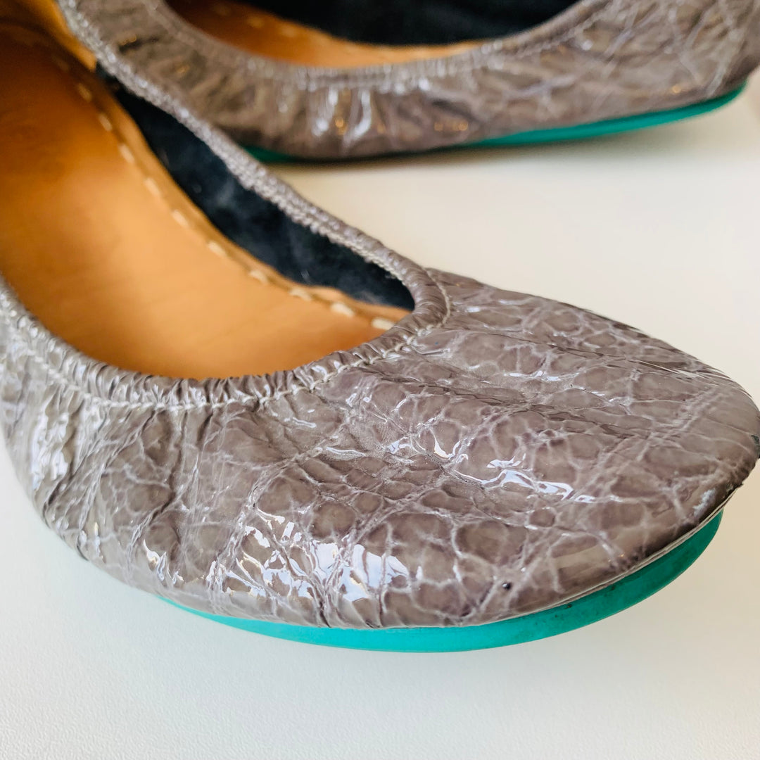 TIEKS Grey Patent Croc Embossed Foldable Ballet Flats Size 10