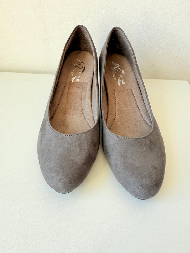A2 By Aerosoles Grey Suede Pumps Size 8