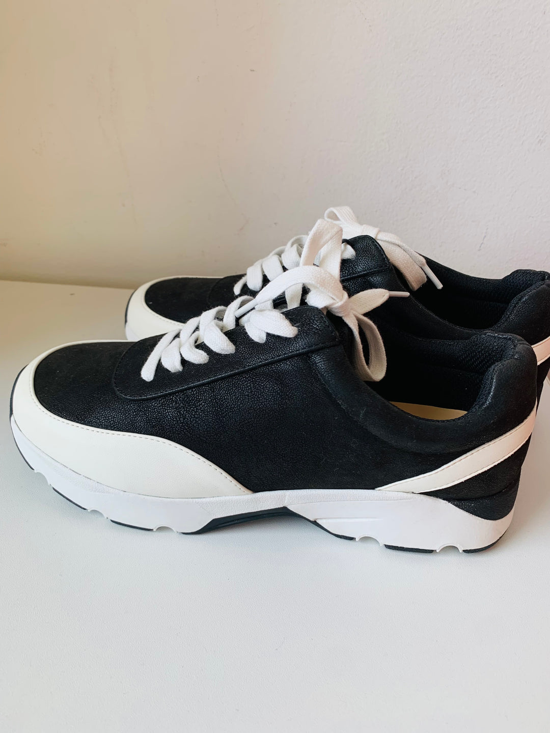 Loft NWT Black And White Chunky Sneakers Size 8