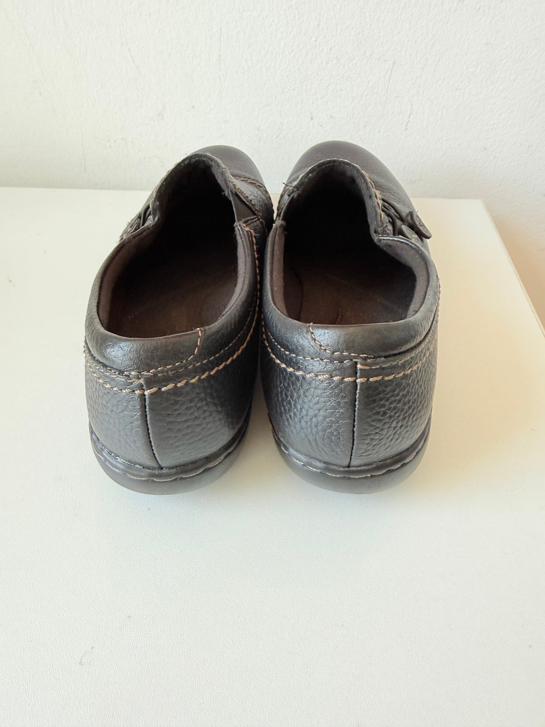 Clark’s Ashland Effie Slip On Black Leather Pebble Grain Flats Size 8