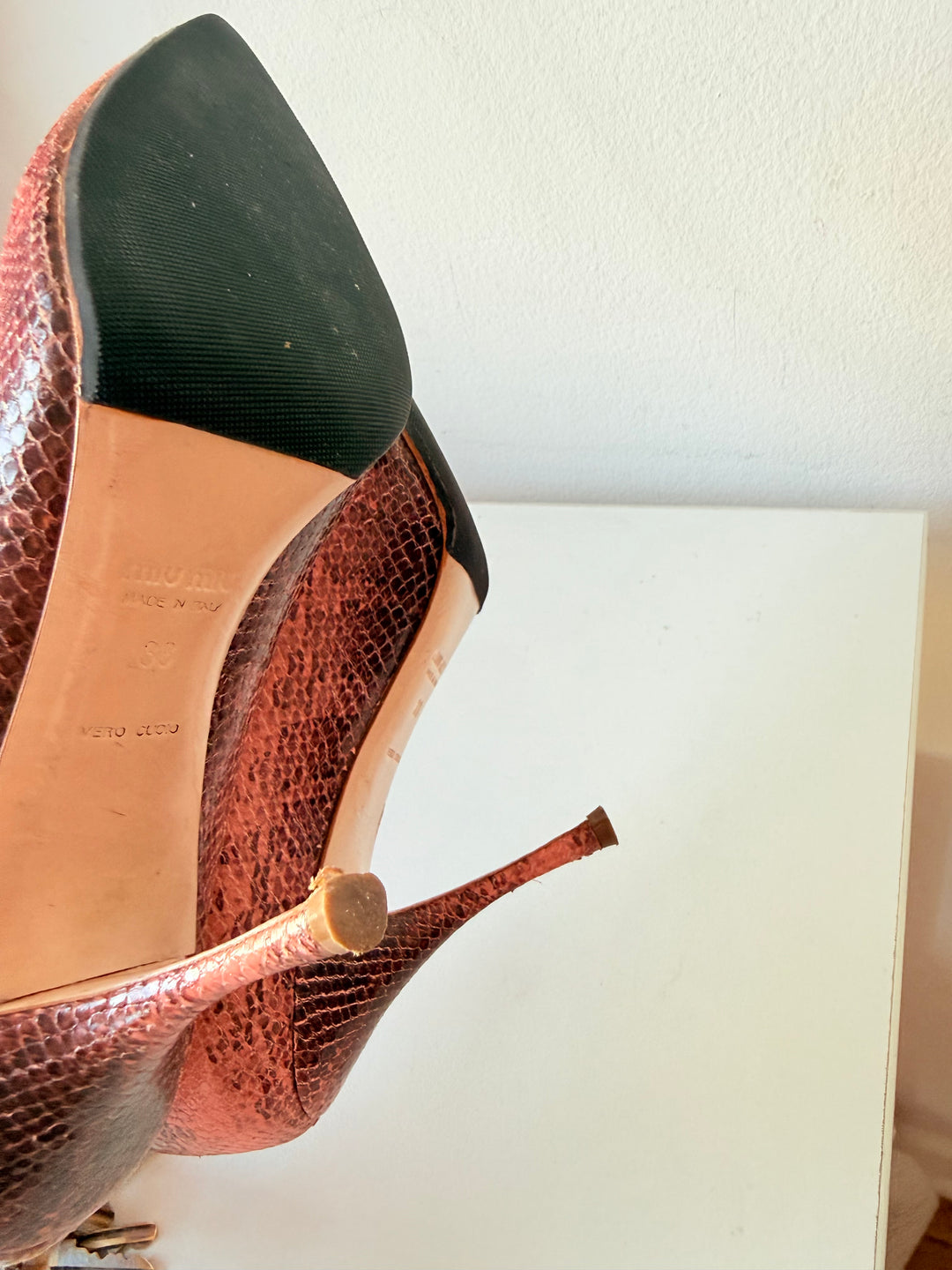 Miu Miu Ayers Pink Camellia Snakeskin Pointed Toe Pumps Size 38