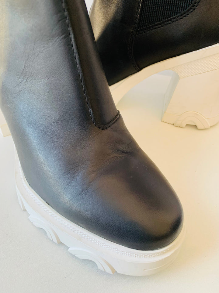 Sorel Brex Heel Chelsea Boots Size 6.5