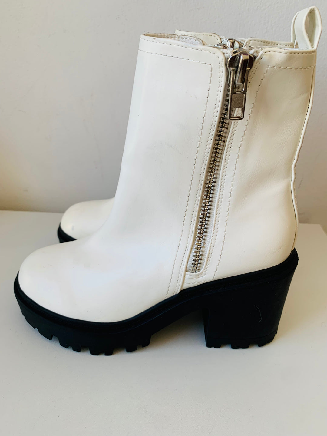 Urban Outfitters White Heeled Chunky Boots Size 7