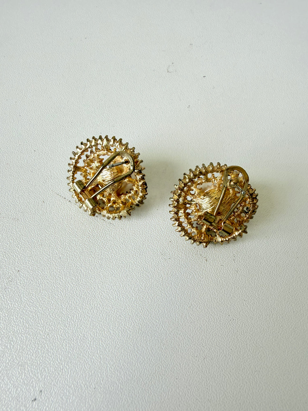 Pearl & Rhinestone Swirl Pierced Earrigs in Gold Tone