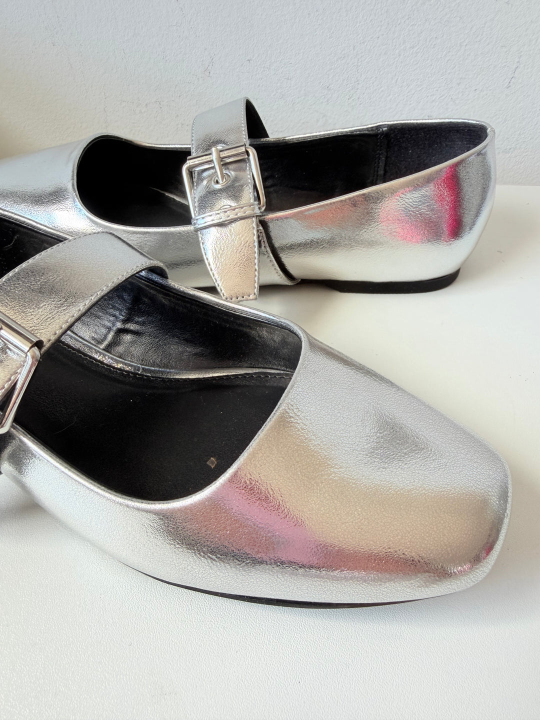 DV by Dolce Vita Millie Silver Mettalic Buckled Ballet Flats Size 7 New