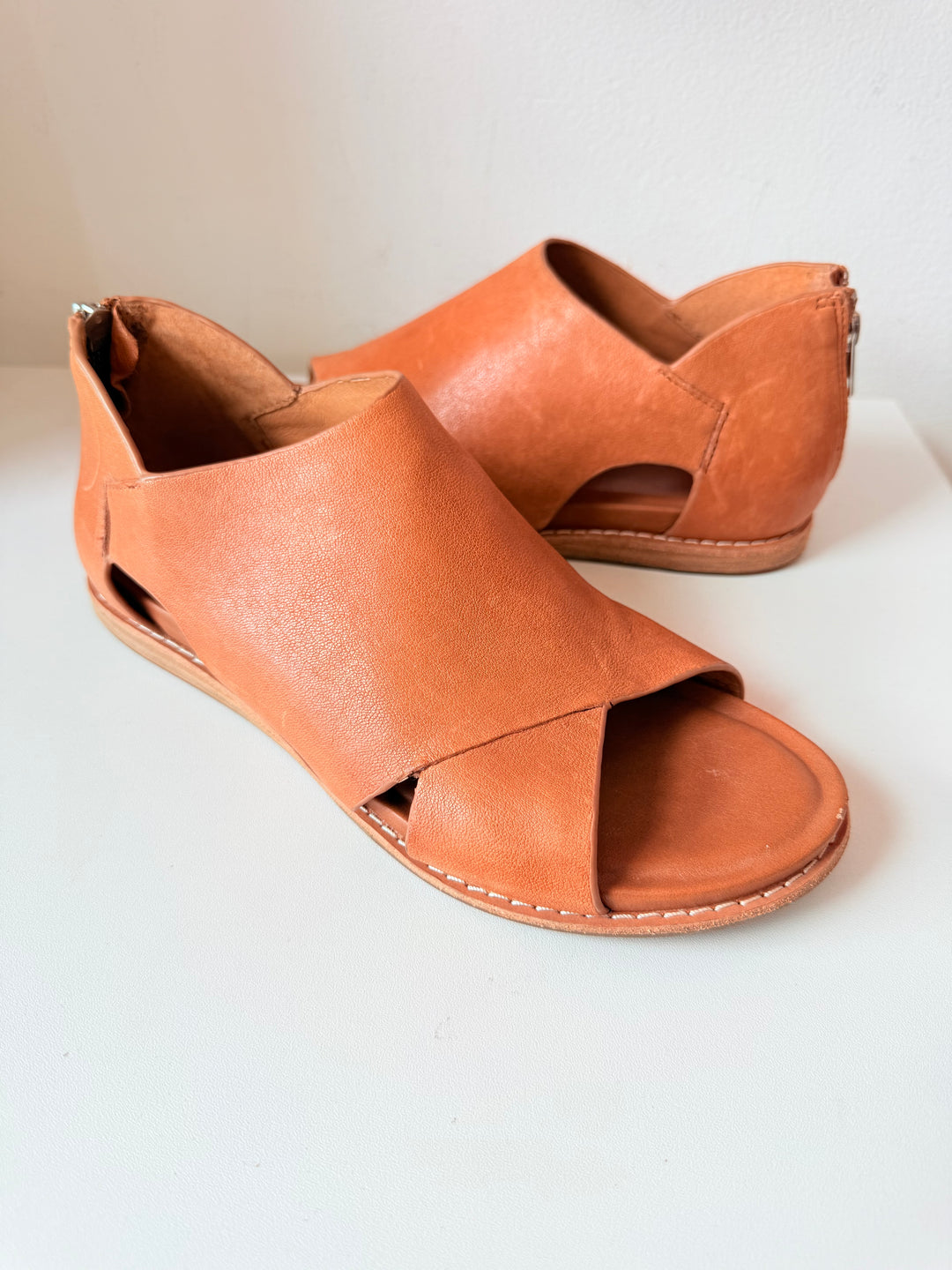 Sofft Evonne Leather Sandals Size 8 Color Luggage