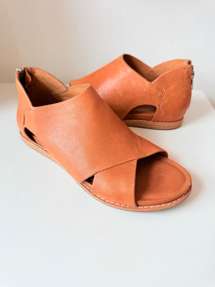 Sofft Evonne Leather Sandals Size 8 Color Luggage
