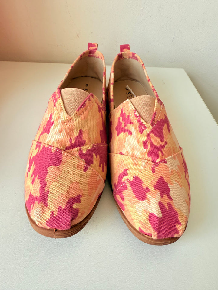 Serra PInk and Cream Slip on Shoes Size 9