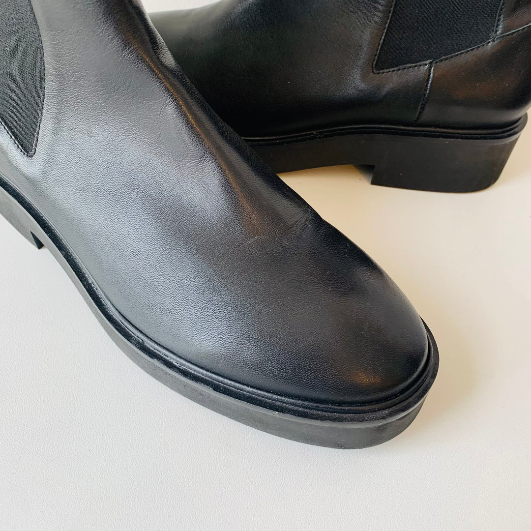 Stuart Weitzman Henley Chelsea Black Leather Ankle Boots Size 7
