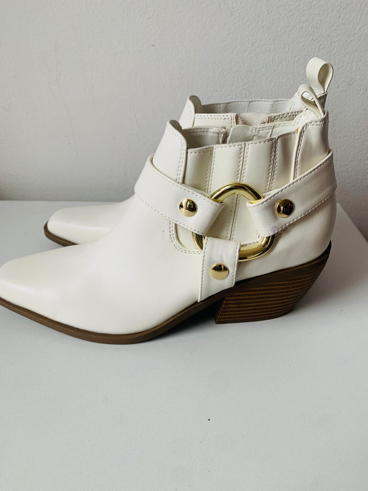 GBG Los Angeles White Vegan Ankle Cowboy Boots Size 6.5