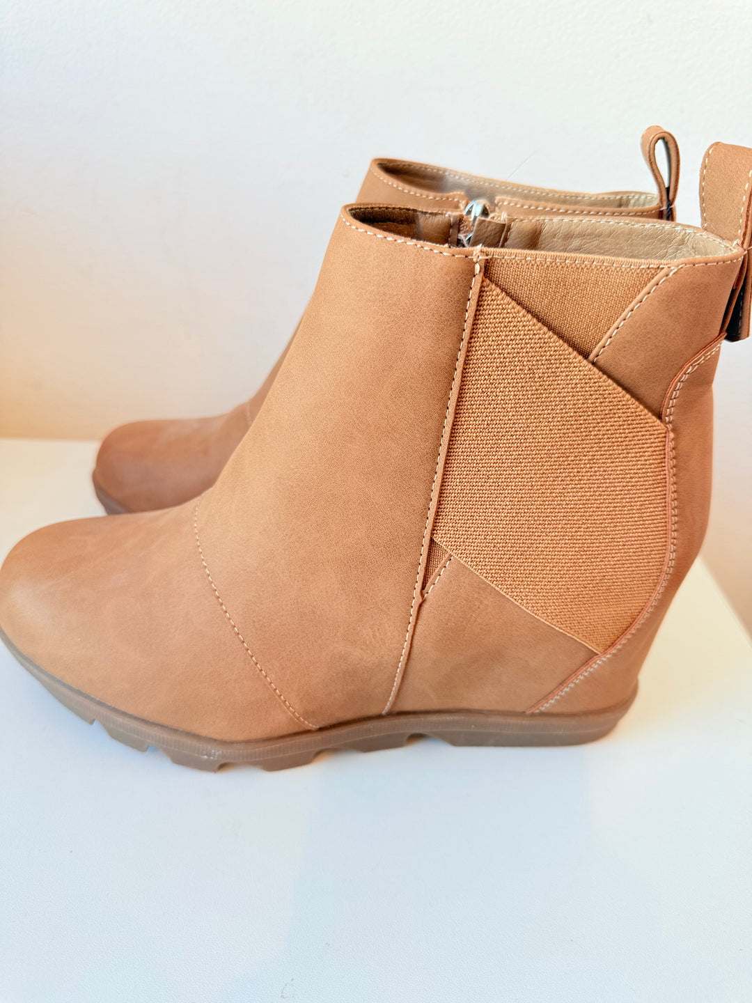 Athlefit Chelsea Style Wedge Booties In Vegan Brown Leather Size 10 NWT