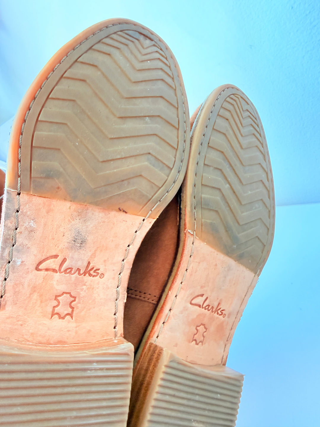 Clark’s Clarkdale Arlo Chelsea Boots In Tobacco/Tan Suede Size 8