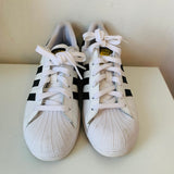 Adidas Superstar White Lace up Sneakers Men’s Size 6, Fits A Women’s 8