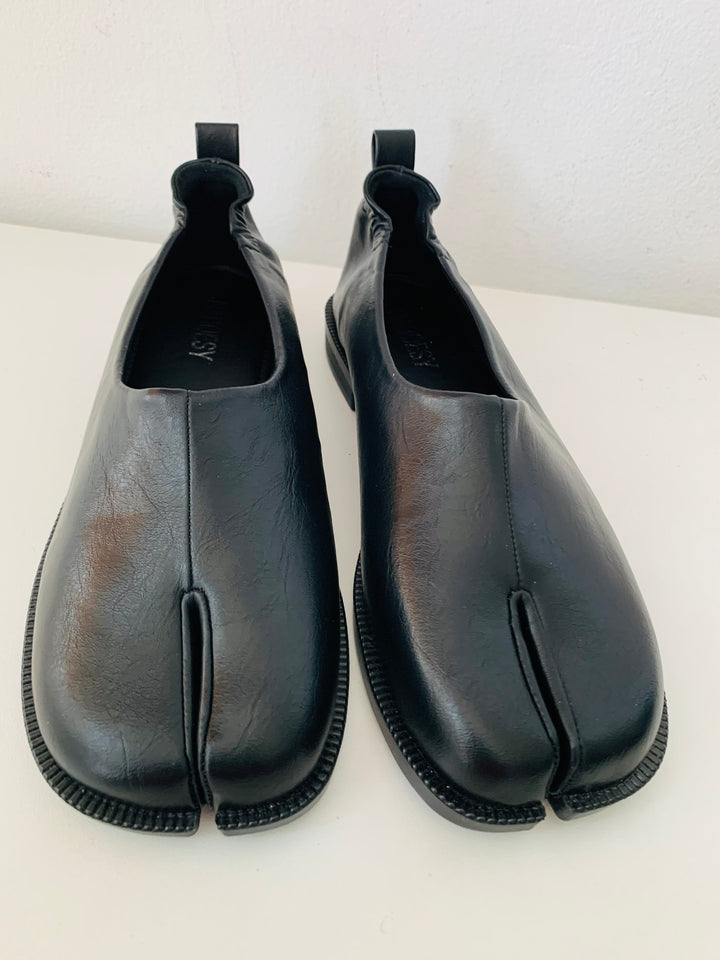 Rabeosy Black Leather Slip On Flats Size 9