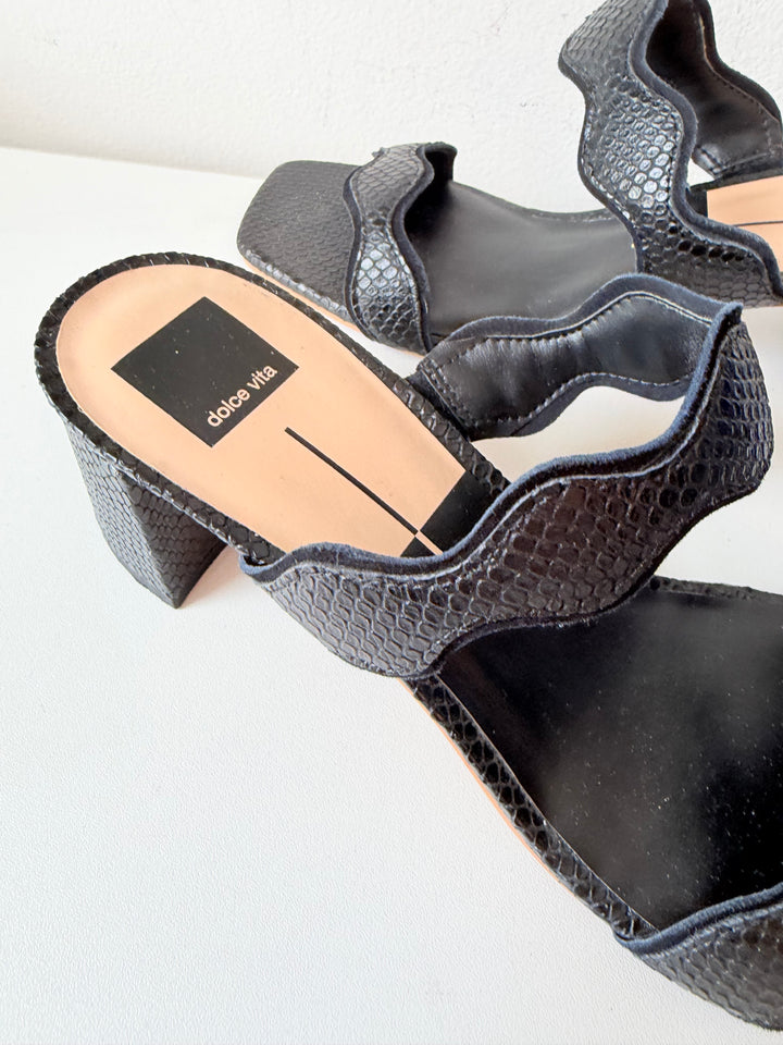 Dolce Vita Liva Black Wavy Strap Sandal Size 10