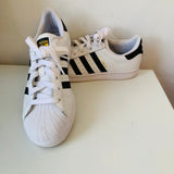 Adidas Superstar White Lace up Sneakers Men’s Size 6, Fits A Women’s 8