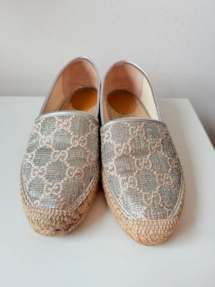 Gucci Heritage GG Lame Napa Silk Silver Monogram Espadrille Size 39