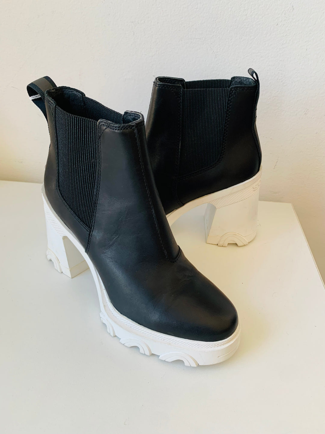 Sorel Brex Heel Chelsea Boots Size 6.5