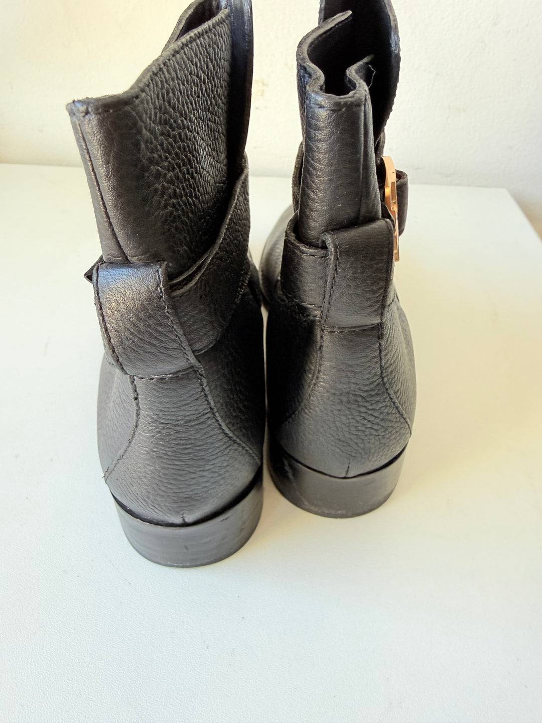 Tory Burch Black Tumbled Leather Brooke Gold Logo Boots Size 6