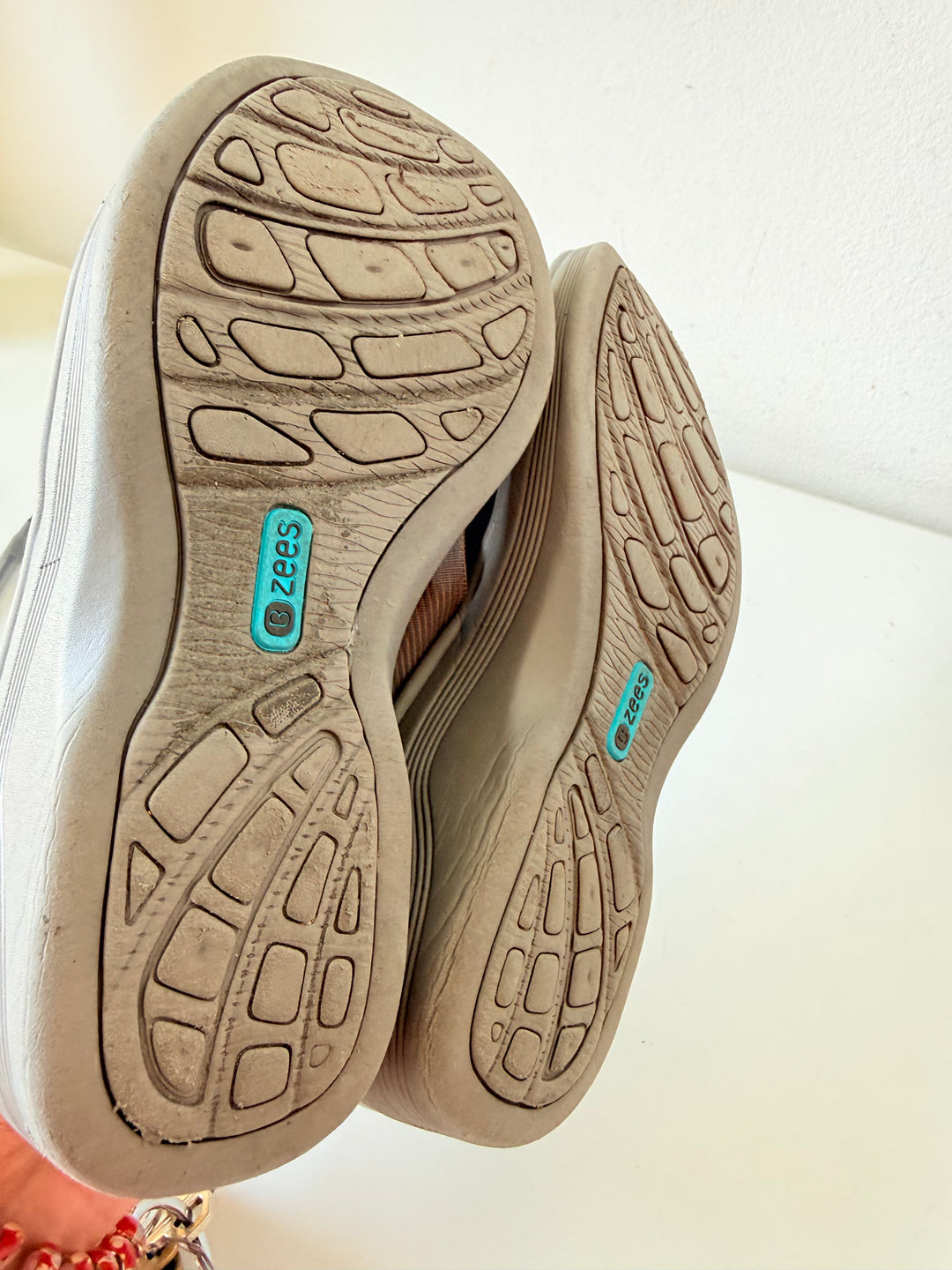 B Zees Grey/Light Brown Platform Slip on Sandals Size 6W