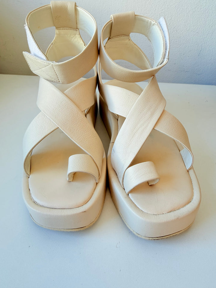 Anthropologie Toe Looped Gladiator Sandals in Cream White Size 6