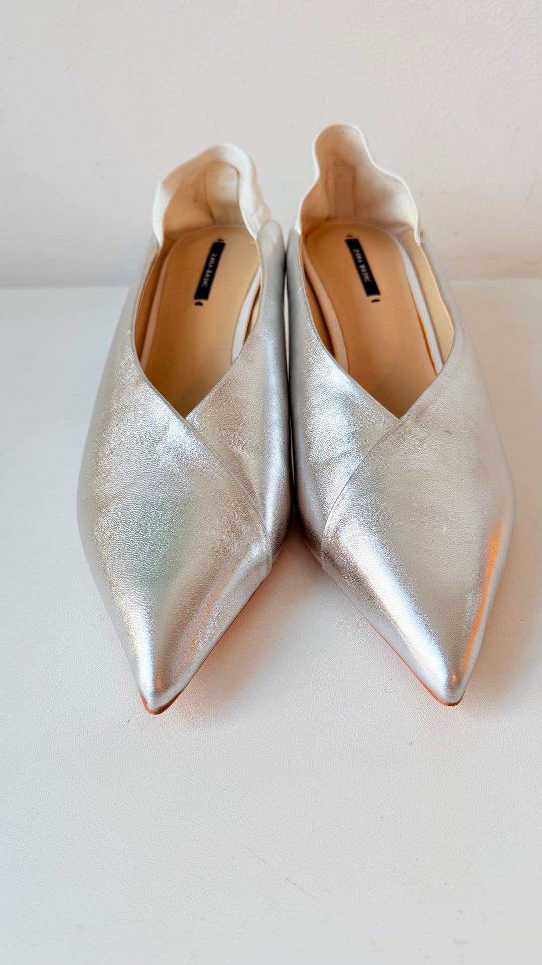 Zara V-Cut Silver Mettalic Kitten Heel Pumps Size 41 NEW/Retired 2017