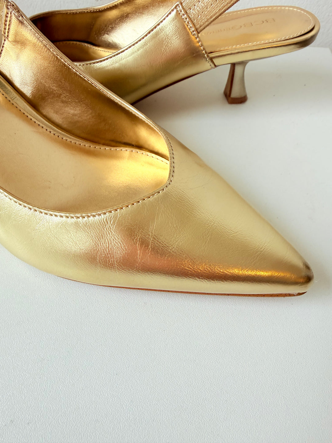 BCBGeneration Kayla Gold Mettalic Sling Back Kitten Heel Pumps Size 8