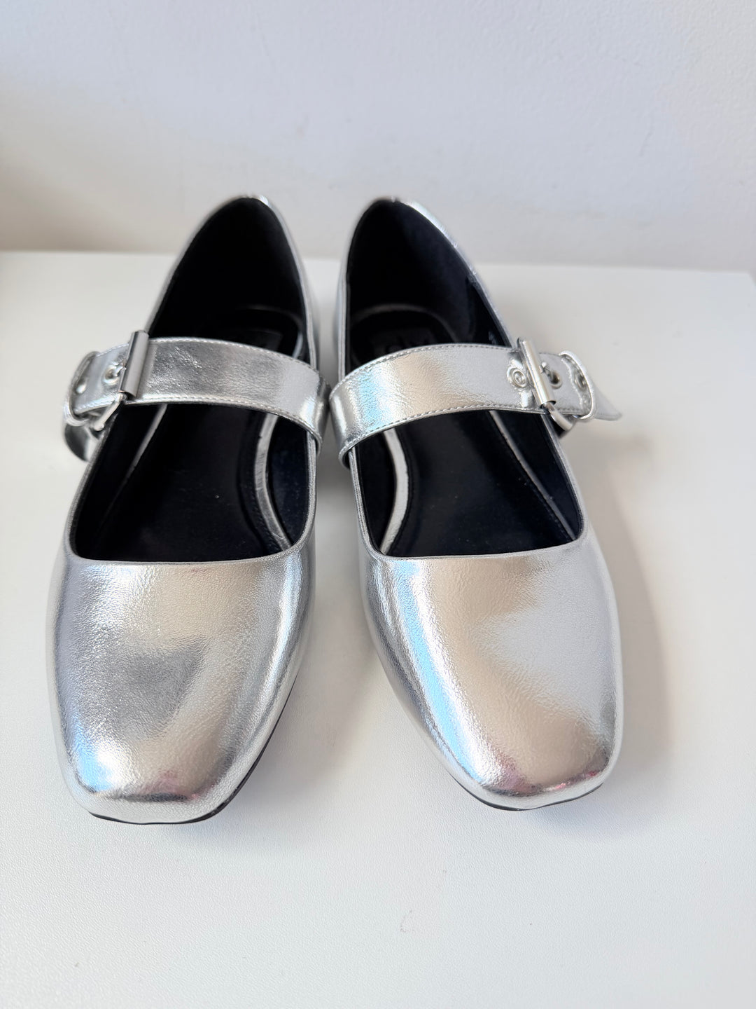 DV by Dolce Vita Millie Silver Mettalic Buckled Ballet Flats Size 7 New