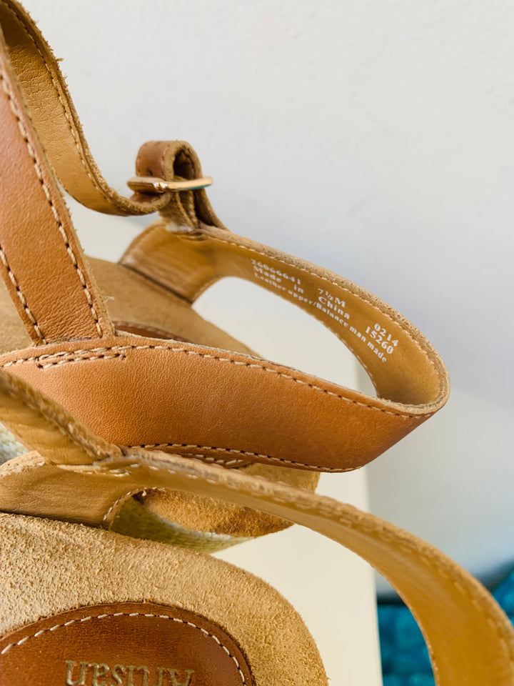 Clark’s Tan Leather Wedge Sandals Size 7.5