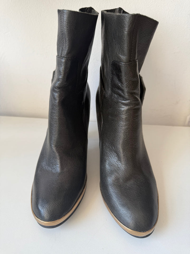 Faryl Robin Black Leather Ankle Boots With Wood Heels Size 9
