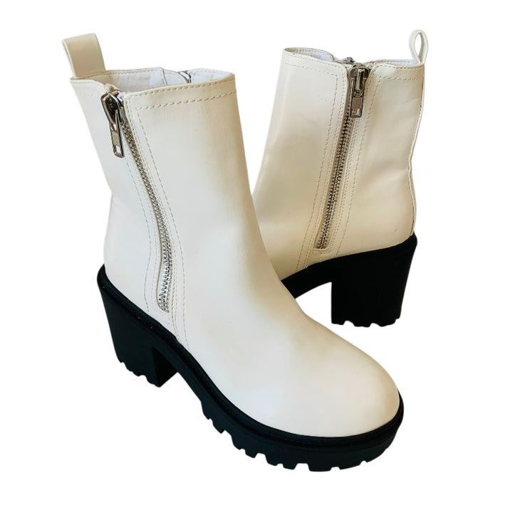 Urban Outfitters White Heeled Chunky Boots Size 7