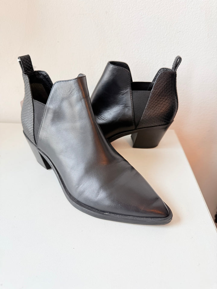 Dolce Vita Sonni Black Leather Ankle Boots Size 7