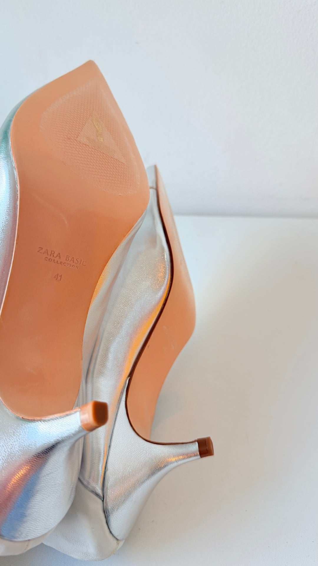 Zara V-Cut Silver Mettalic Kitten Heel Pumps Size 41 NEW/Retired 2017
