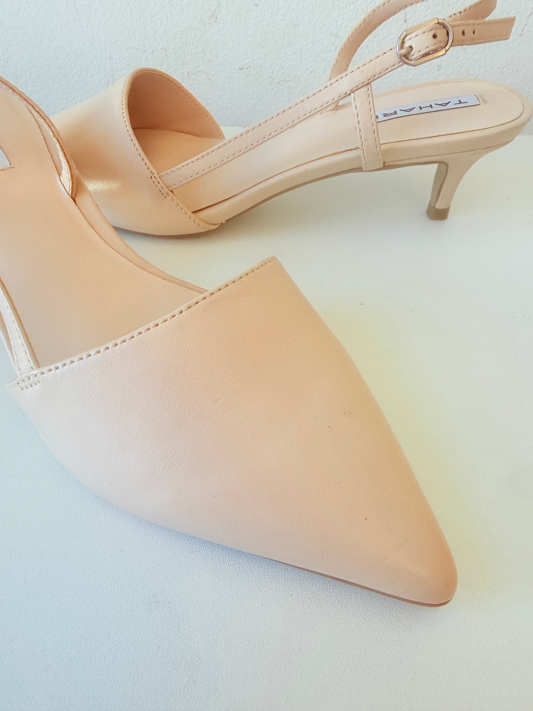 Tahari Cream Leather Pointed Toe Slingback Kitten Heel Pumps Size 7