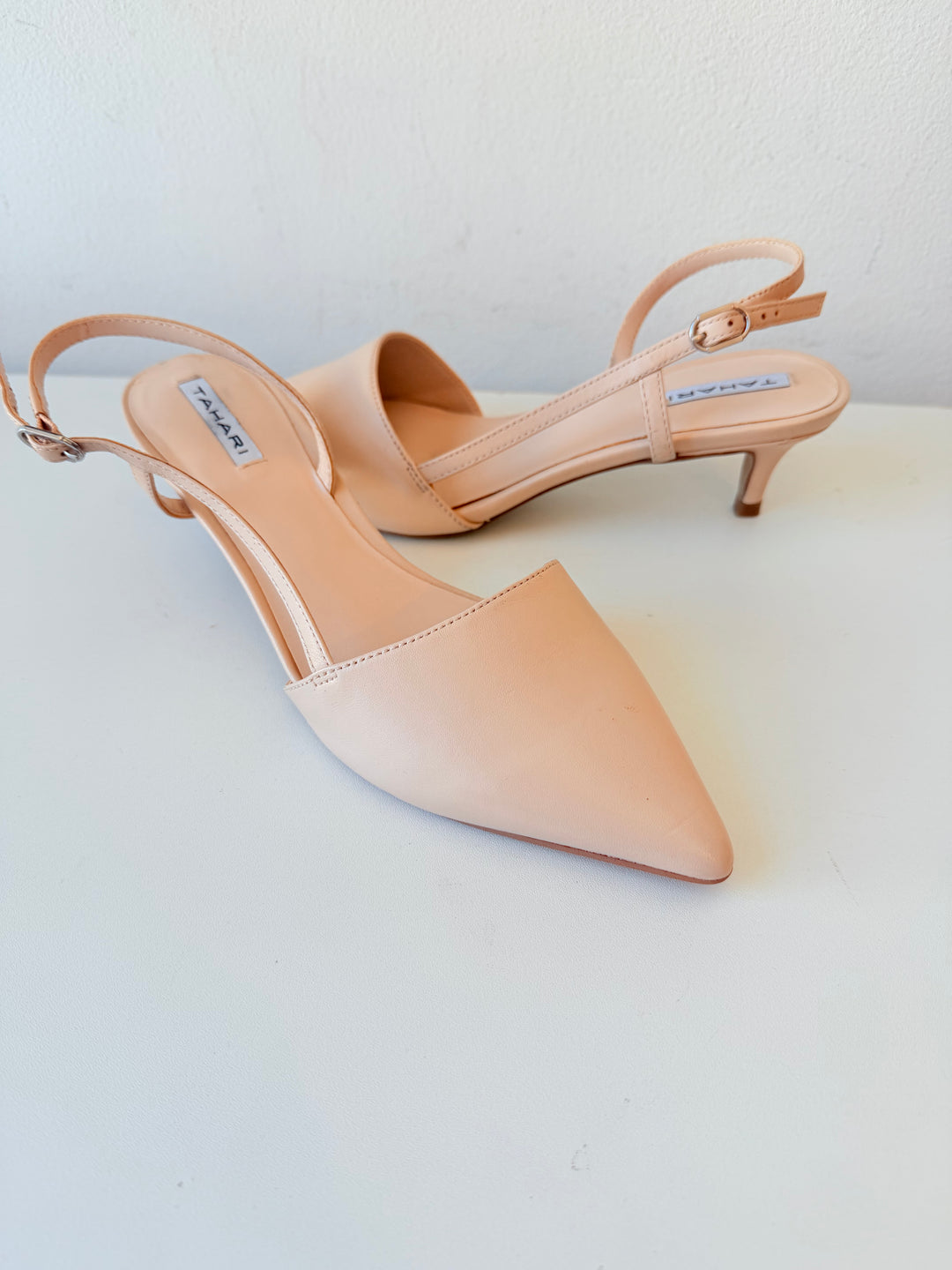 Tahari Cream Leather Pointed Toe Slingback Kitten Heel Pumps Size 7